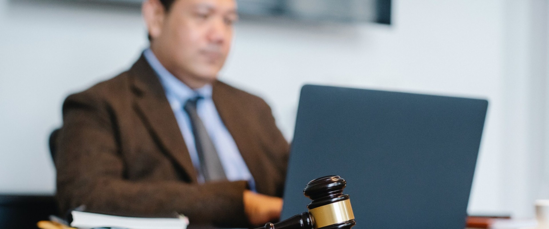 Why A Bankruptcy Lawyer Recommends Hiring A Workers Compensation Lawyer If You're Injured At Work?